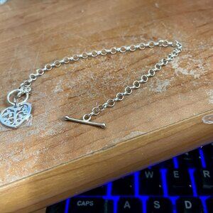 8" DAINTY SILVER TONE BRACELET WITH TOGGLE CLASP NEW NEVER WORN